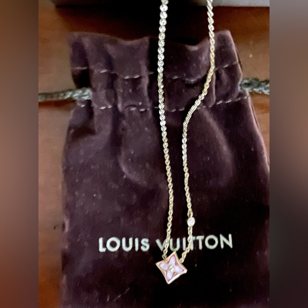Louis Vuitton Color Blossom BB Mother Of Pearl Diamond Star Pendant in 18K RG - Picture 10 of 16